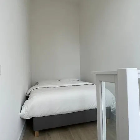 Awesome 1 Bedroom Serviced 54m2 -mnl A- Apartment *